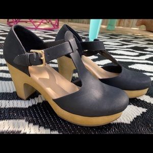 Old Navy Black Clogs